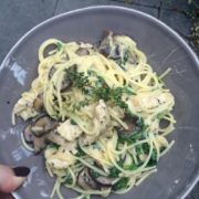 Garlic confit & mushroom Linguini